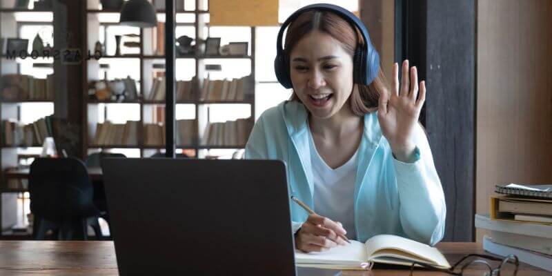 in-company training vs online training